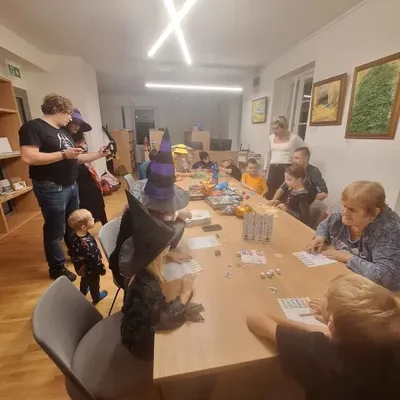 Fotka 5 z 12 k článku 3. rodinné Halloweenské hraní v kostýmech